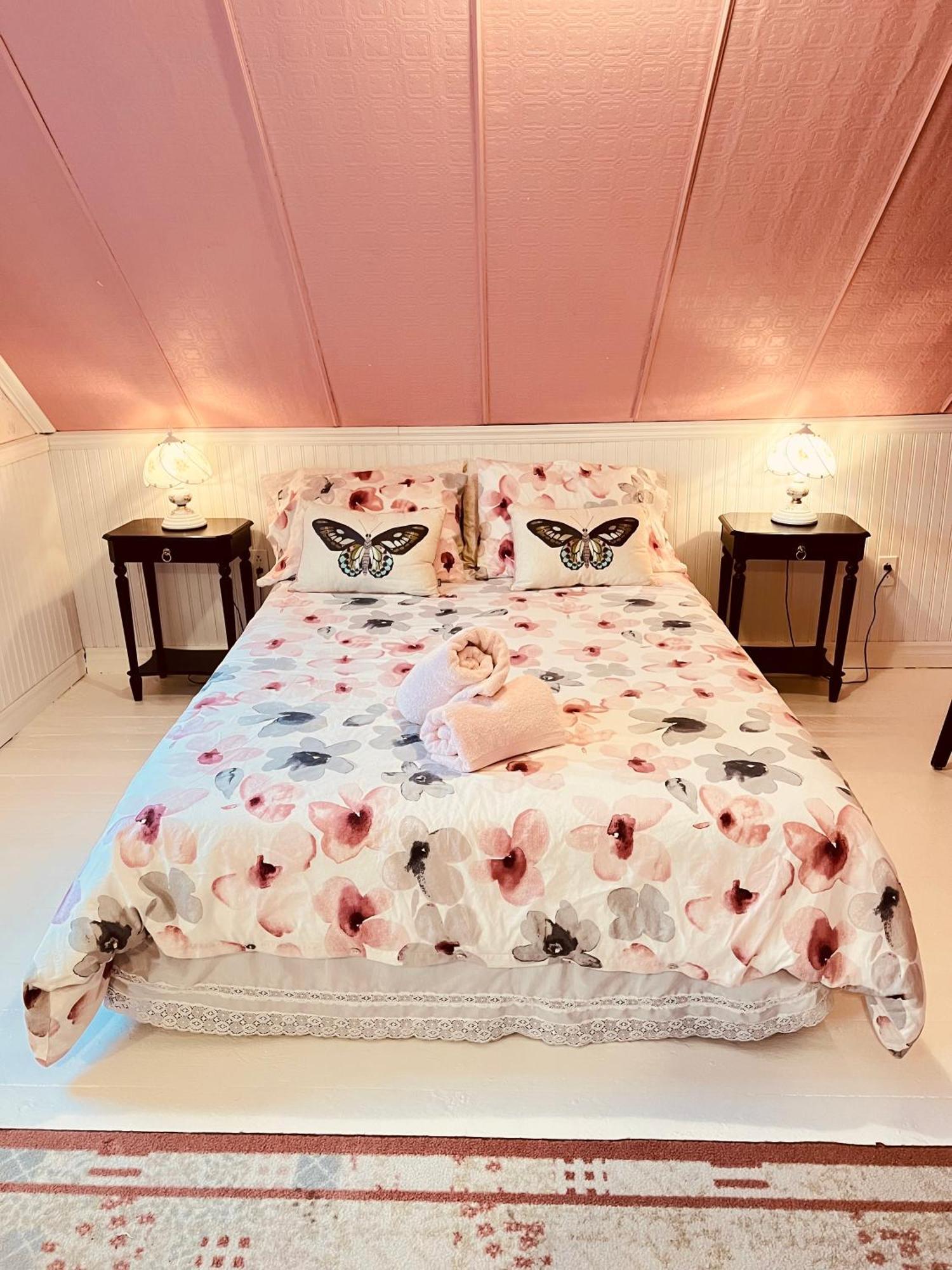 グランド・ベルジュロンヌ Bed & Cafe Petit Papillon Bed & Breakfast 部屋 写真
